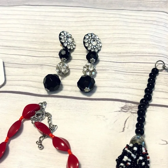 Chunky Red and Black Silver Tone Jewelry Lot of 16 Necklaces Earrings Bracelets - Picture 9 of 10